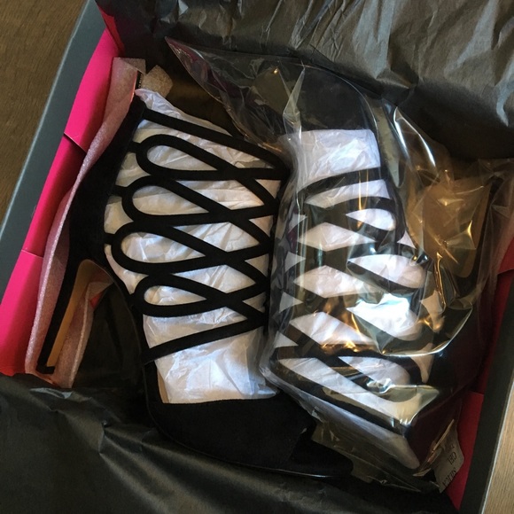 🎉HP🎉 Sexy Black Vince Camuto Heels NIB - Picture 5 of 5
